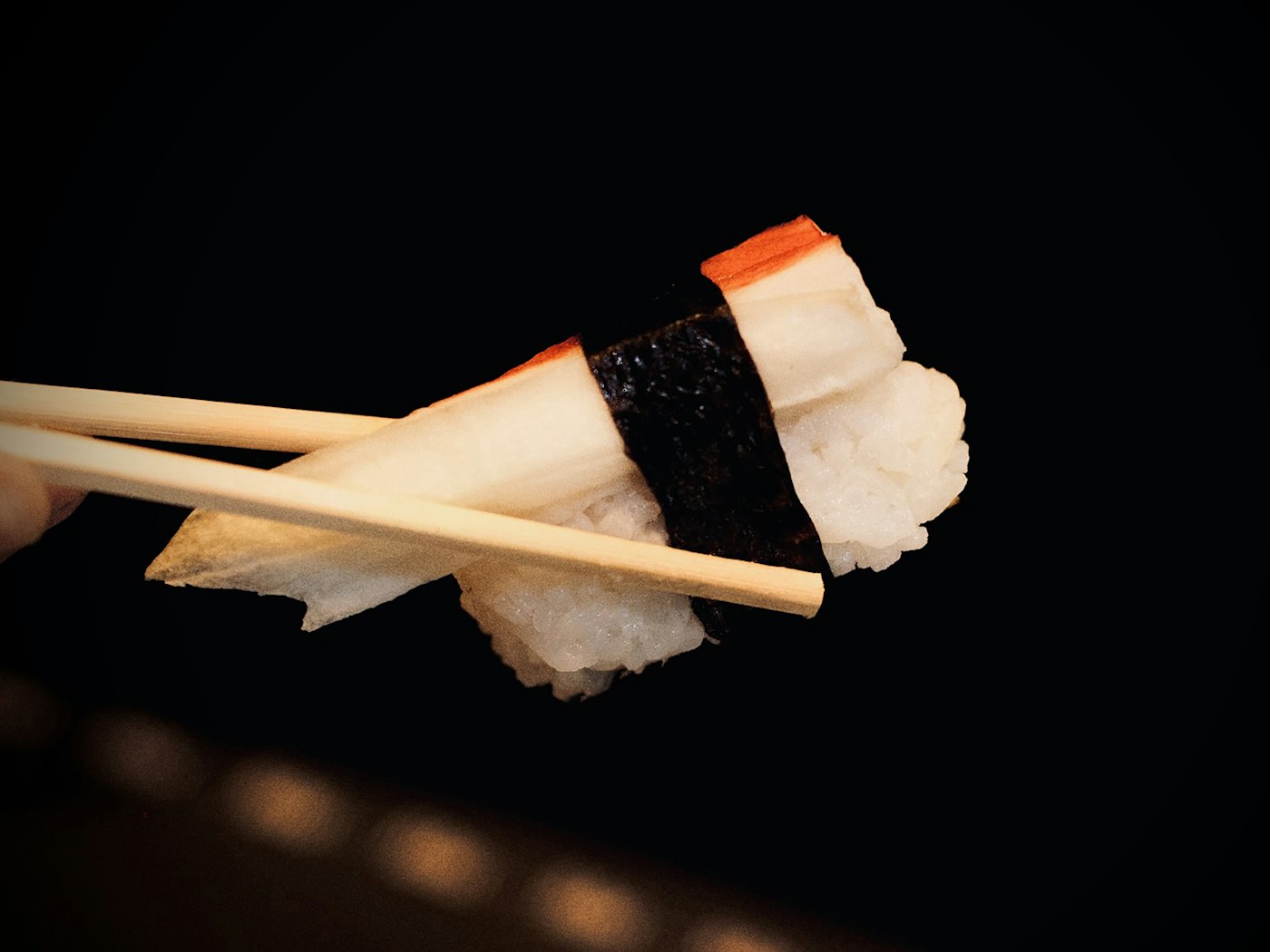 Temaki mit Stäbchen (Symbolfoto)